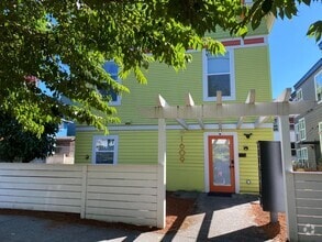 Building Photo - 1609 E Columbia St
