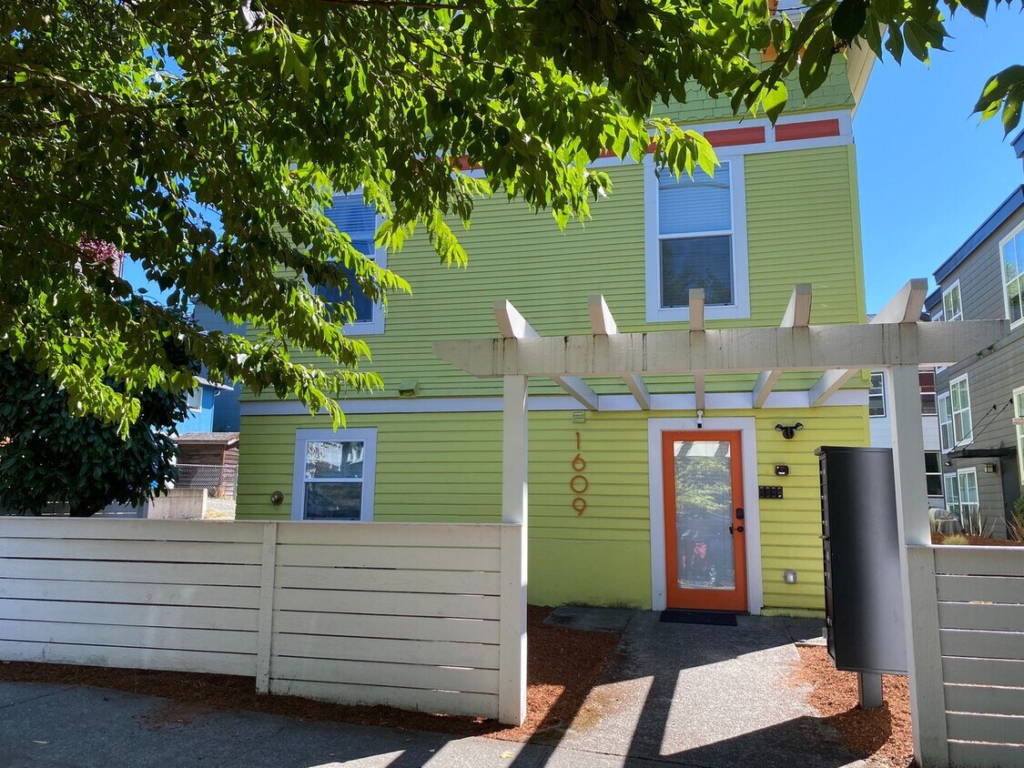 1609 E Columbia St Unit 2, Seattle, WA 98122 Room for Rent in