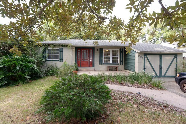 Photo - Enchanting Bungalow House