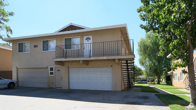 Building Photo - 2125 Chrysler Dr