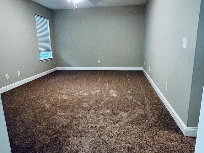 Master Bedroom - 116 Windridge Dr