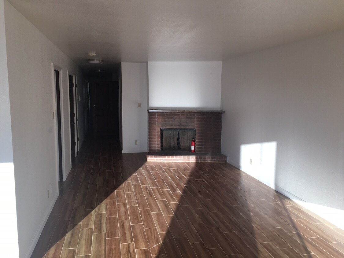 Primary Photo - 1472 12th Ave