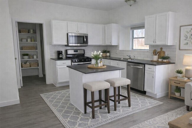 Foto del edificio - 1327 Solitaire