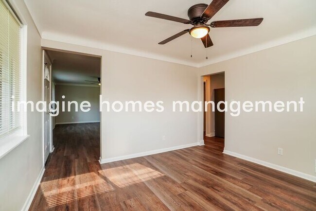 Building Photo - Convenient Location! 4 Bed 2 Bath Home in ...