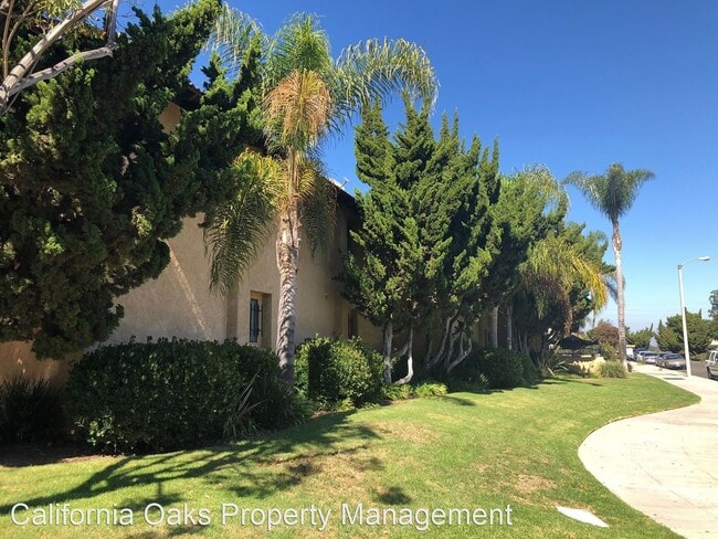 Building Photo - 10855-10880 Del Norte St