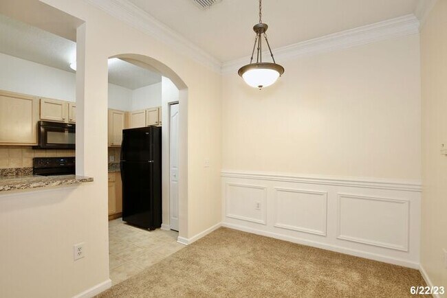 Foto del edificio - Beautifully Remodeled 3/2 Condo with 1 Car...