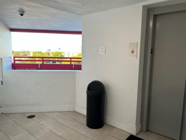 Foto del edificio - 2300 NW 7th St