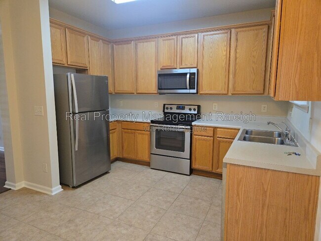 Building Photo - 531 Elm Ave