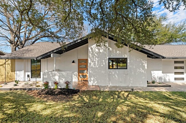 Building Photo - 2206 Monarch Dr