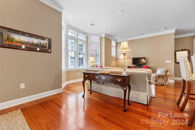 Foto del edificio - 2810 Selwyn Ave