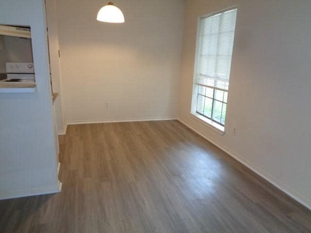 Foto del edificio - 5531 Farley Dr