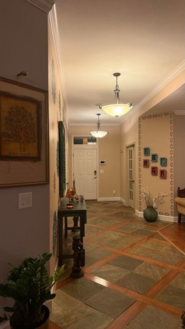 Foto del edificio - 2401 Goldenrod Wy