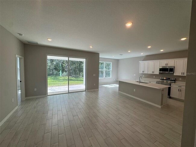 Building Photo - 12946 SW 81st Ave