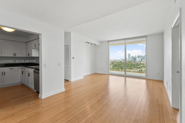 Building Photo - 2475 Brickell Ave