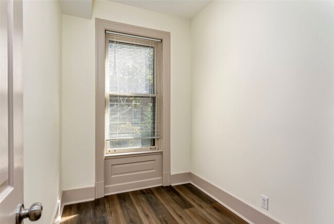 Building Photo - 3805 Shenandoah Ave