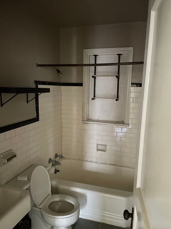 Foto del edificio - 2020 Courtland Pl