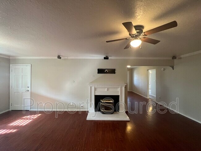 Building Photo - 1018 Vernal St