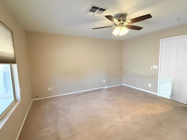 Building Photo - 4762 W Taro Dr