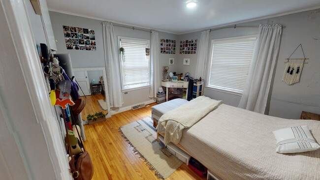 Building Photo - Adorable Plaza Midwood Bungalow For Rent