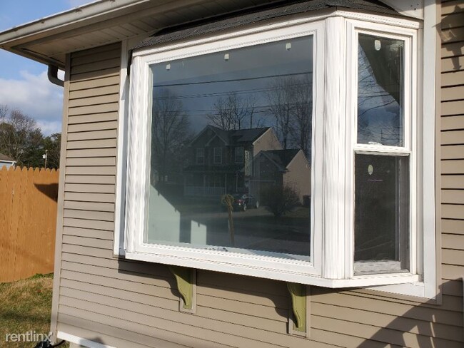 Building Photo - 4 br, 1 bath House - 309 Myrtle Avenue