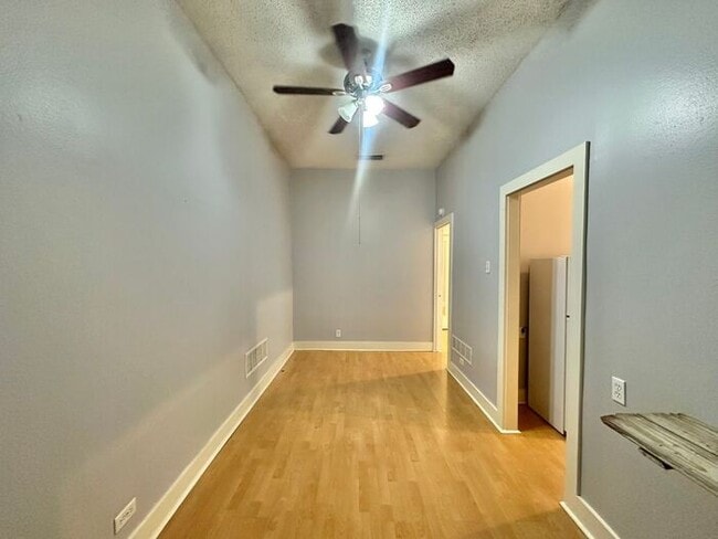Foto del edificio - 1 Bed 1 Bath at Broadway Apartments! All B...