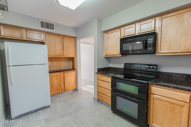 Foto del edificio - 8111 N 11th St