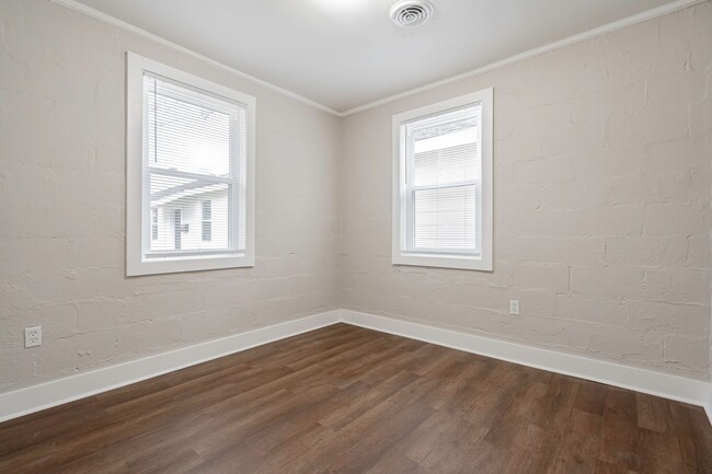 Building Photo - Vouchers Accepted!!! 2 Bedroom