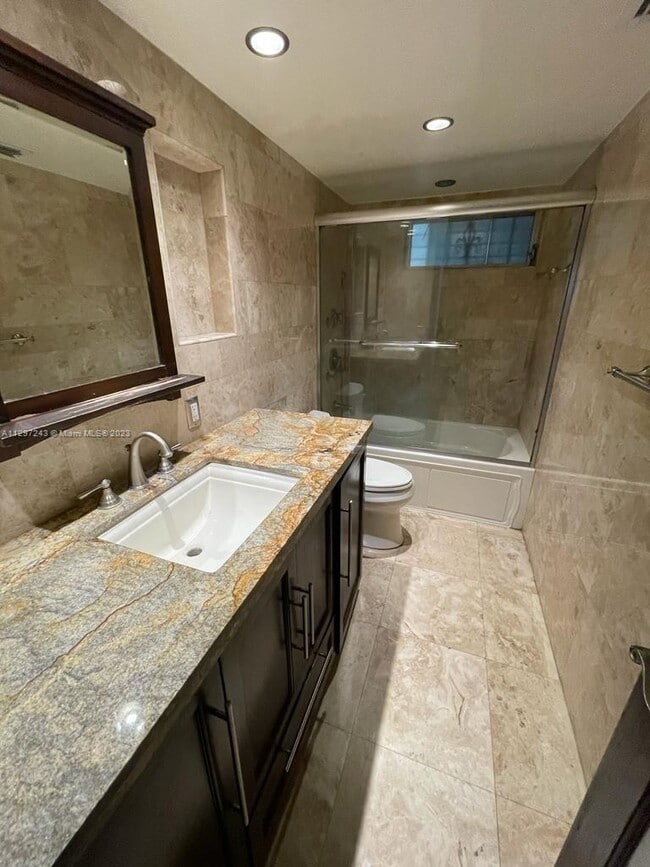 Foto del edificio - 9900 W Bay Harbor Dr
