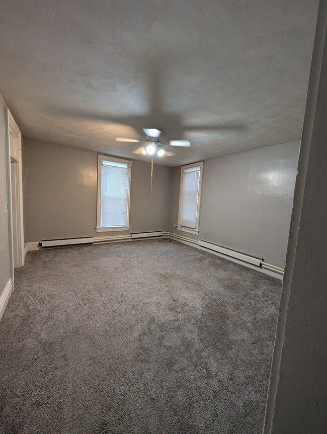 Building Photo - 122 W Somers St