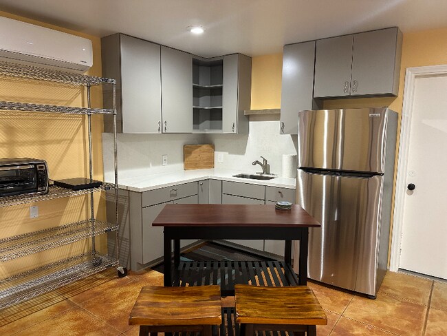 Foto del edificio - 87 Rockaway Rd