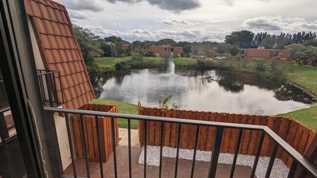 Foto del edificio - 3322 San Fernando Dr