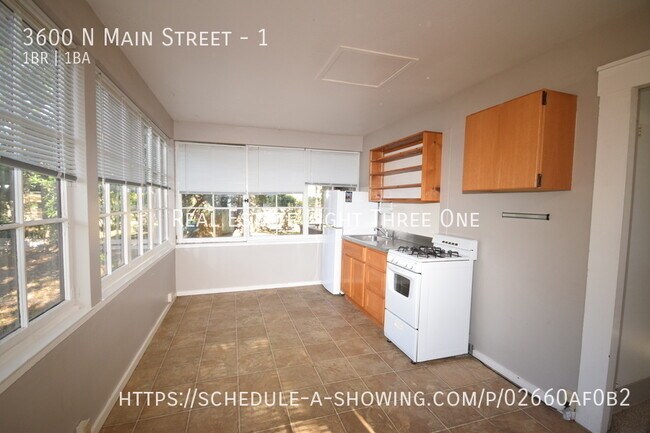 Foto del edificio - 3600 N Main St