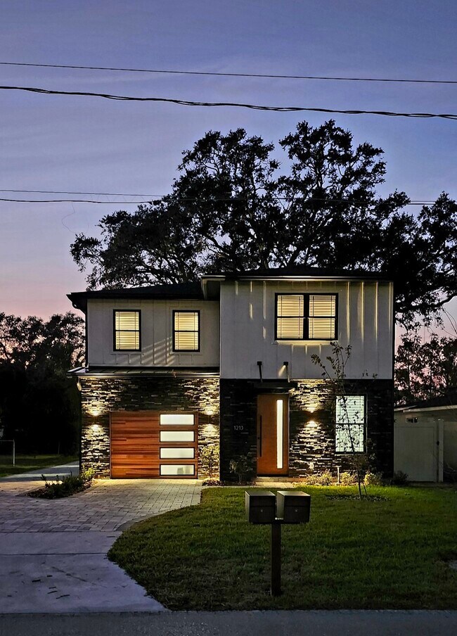 Building Photo - 1213 Formosa Ave