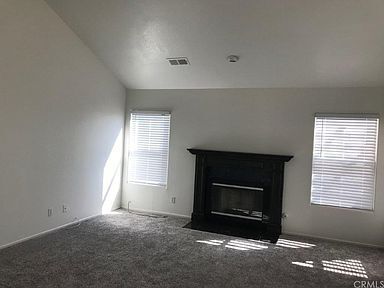 Building Photo - 3670 N Maroa Ave