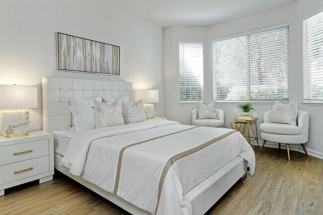 Foto del edificio - 5947 Lake Hennessy Ct