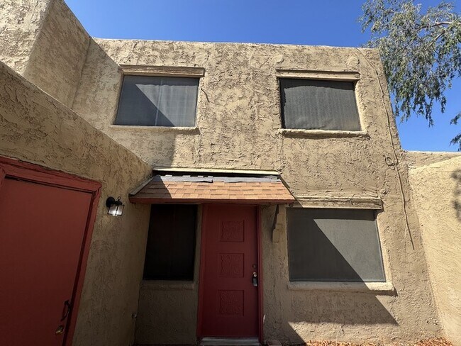 Building Photo - Maryvale 2 bedroom townhome