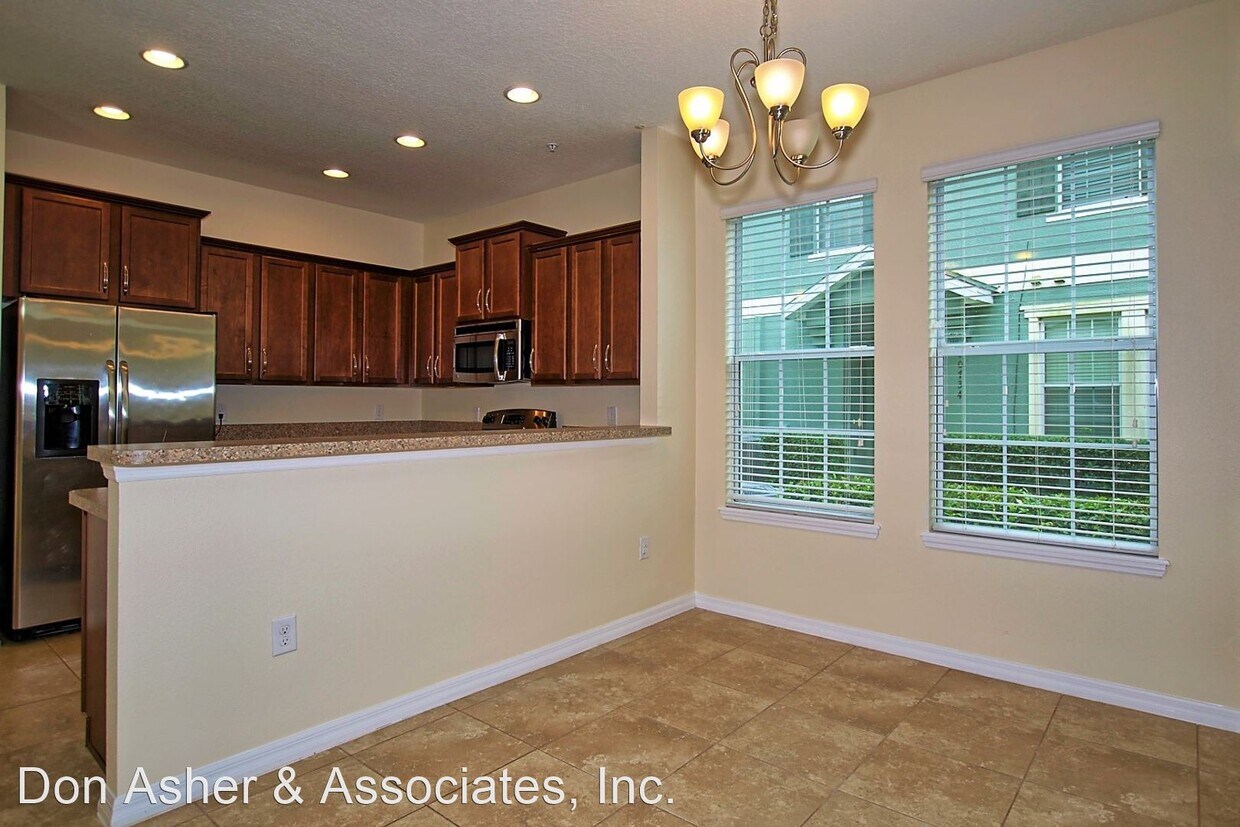 Foto principal - 10239 Lake District Ln