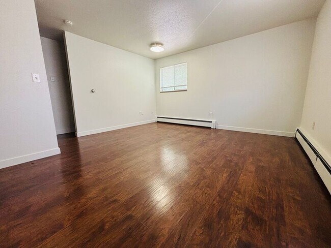 Building Photo - 1305 Burton