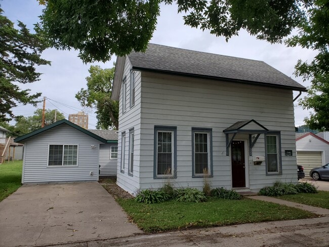 Building Photo - 520 Wilson St