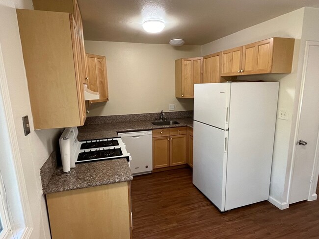 Building Photo - Vallejo 2-Bedroom Townhouse with 1-Car Gar...