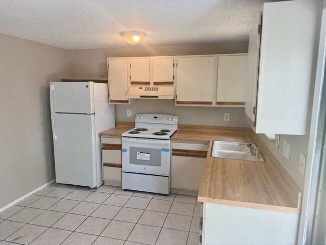 Building Photo - 3/2 in Port Richey!