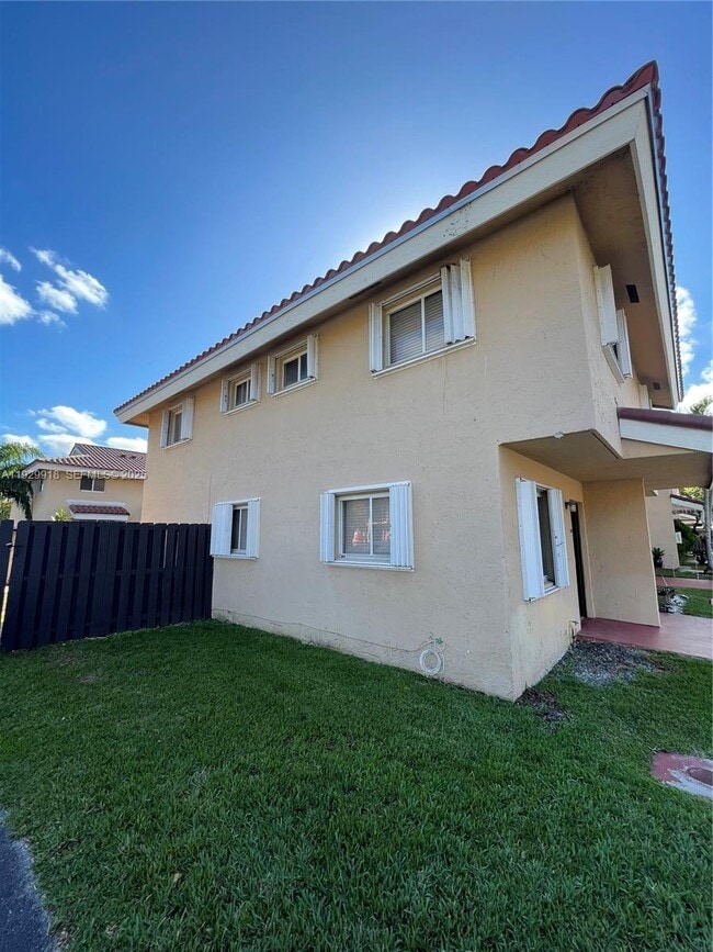 Building Photo - 562 NW 82nd Pl