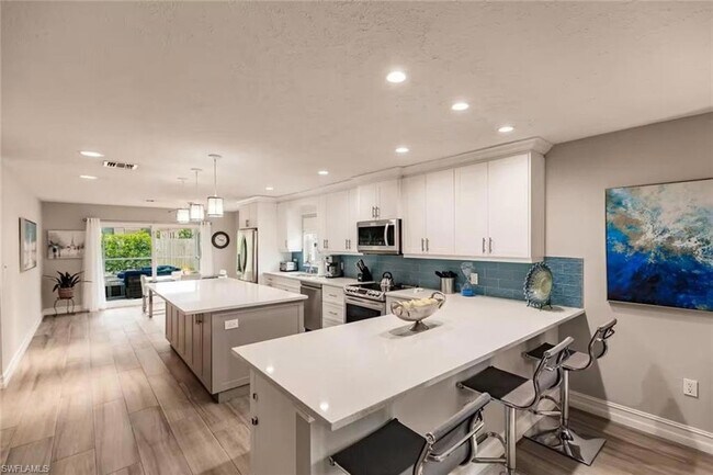 Foto del edificio - 744 110th Ave N