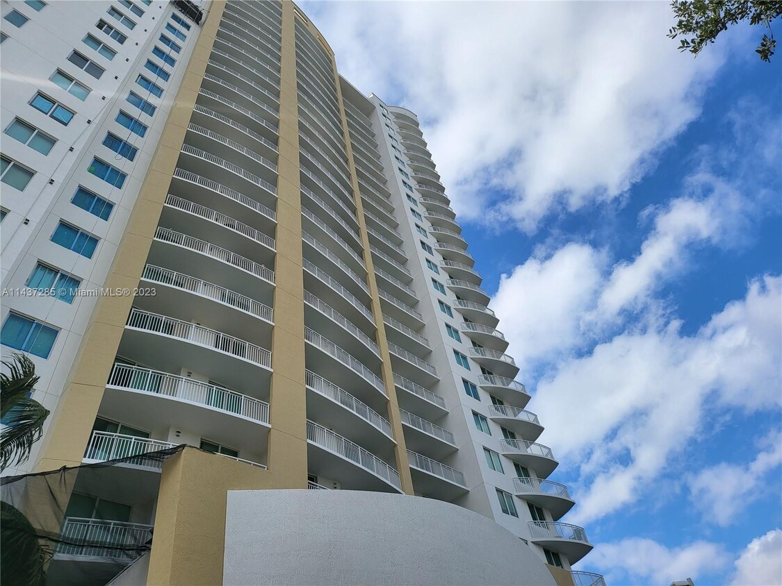 1755 E Hallandale Beach Blvd Unit 2201E, Hallandale Beach, FL 33009