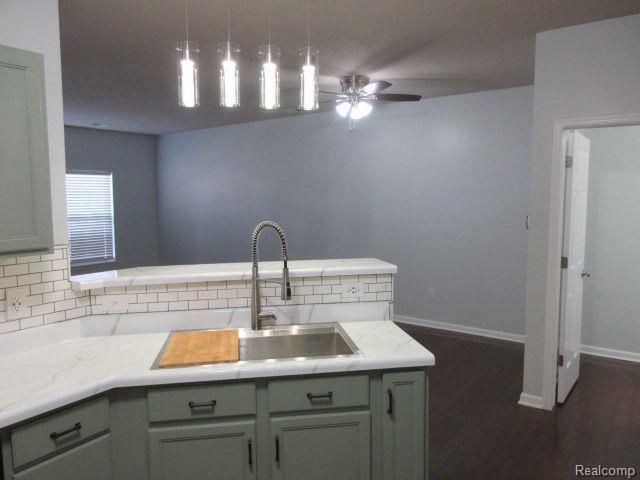 Foto del edificio - 17455 Windflower Dr