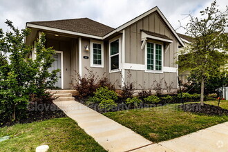 Building Photo - 412 Hortus Dr