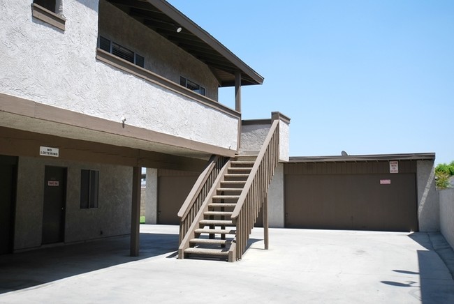 Building Photo - 1718 Big Dalton Ave