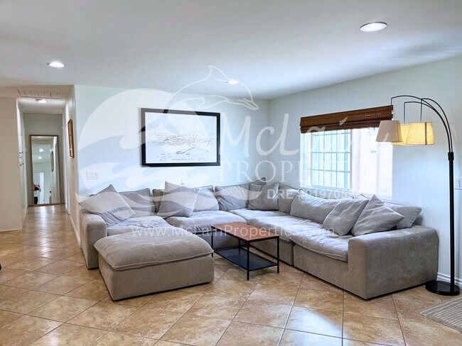 Building Photo - Modern Single Family Home - With In-Law Suite in Santee