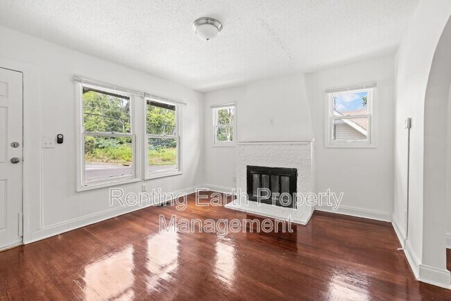 Foto del edificio - 8215 Rugby Ave
