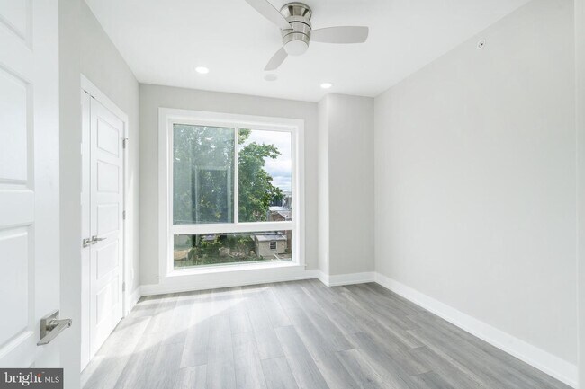 Foto del edificio - 103 E Duval St
